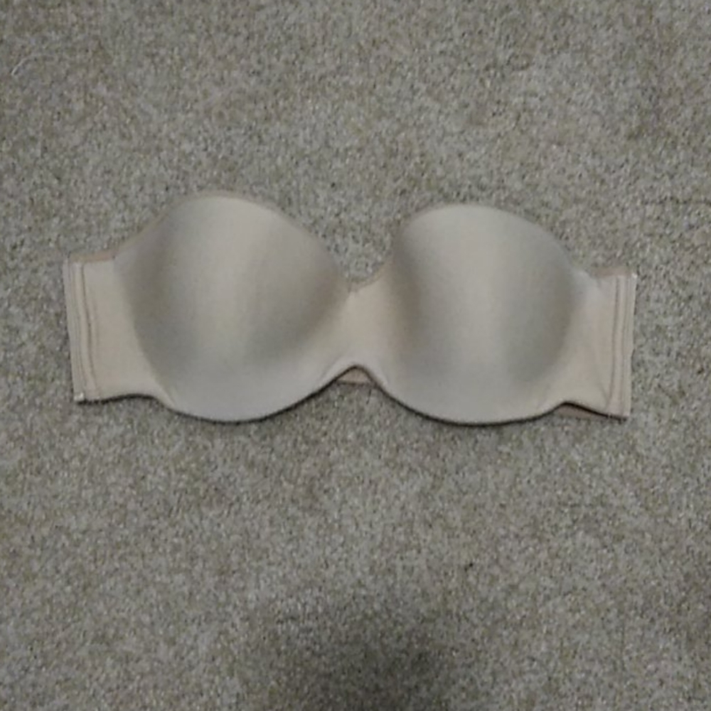 Strapless bra ONLY AVAILABLE TIL THE 20TH